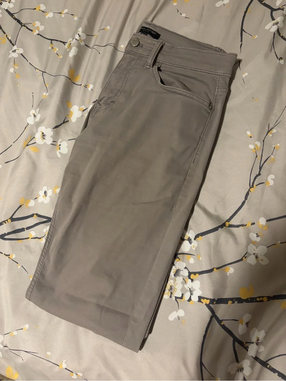 Banana Republic Men’s Gray Slim Fit Chinos in size 32x34